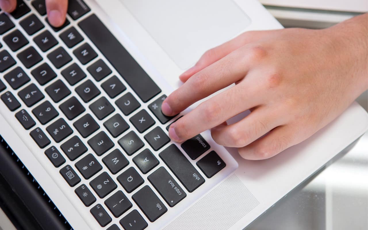 Press Control-Return in Sequoia to Open Contextual Menus