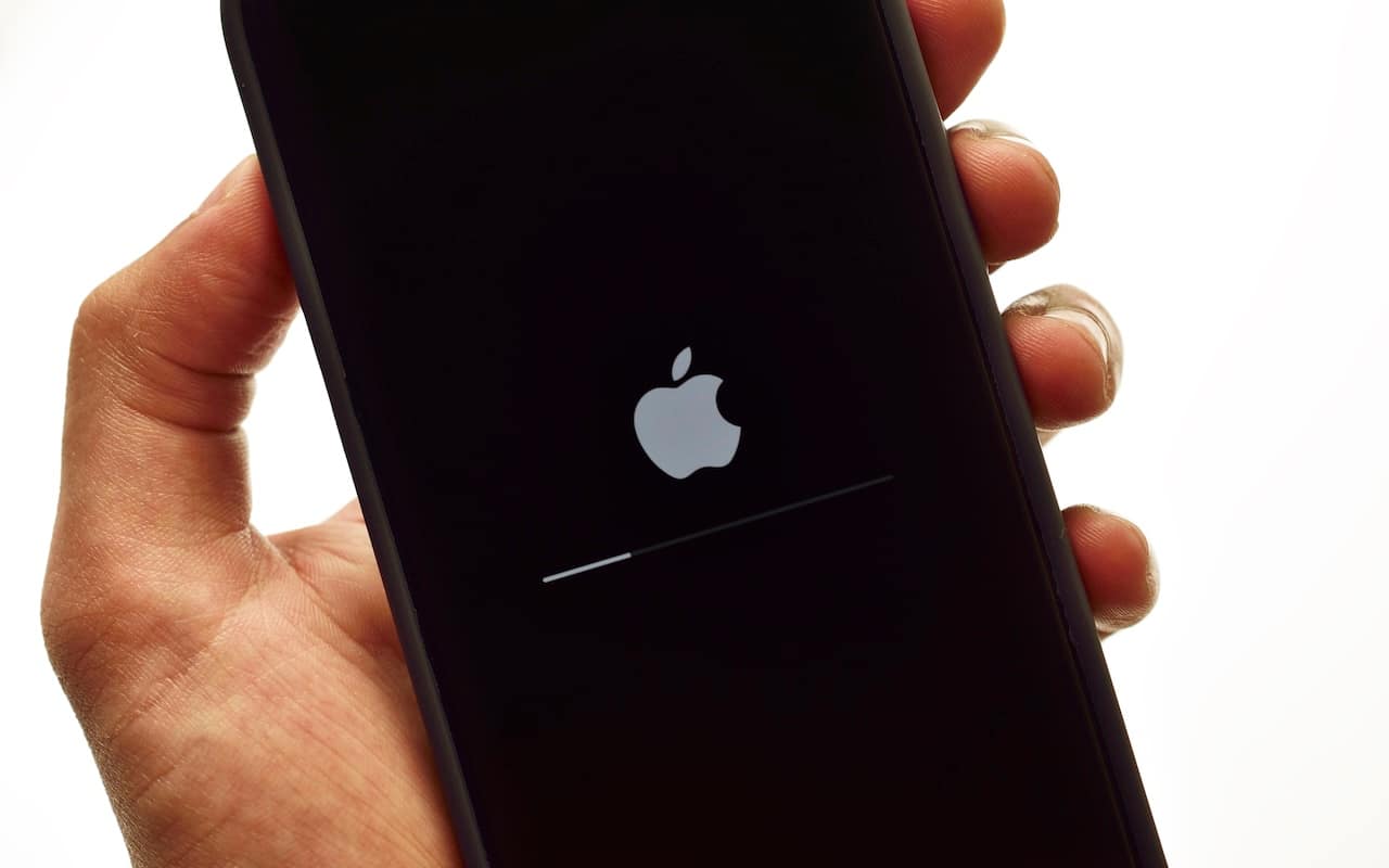 Recovering from a Failed Update with a Nearby iPhone or iPad